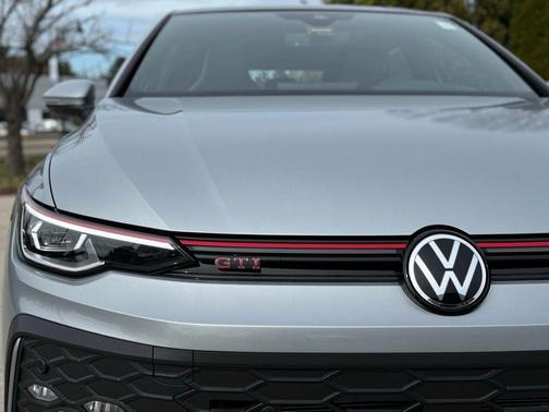 2025 Volkswagen Golf GTI 2.0T SE DSG