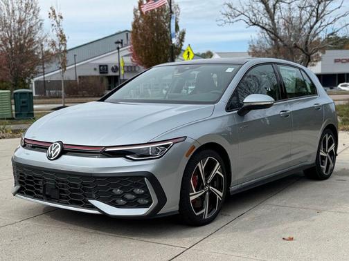 2025 Volkswagen Golf GTI 2.0T SE DSG