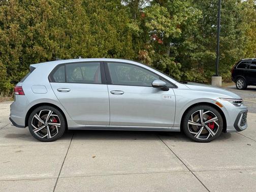 2025 Volkswagen Golf GTI 2.0T SE DSG
