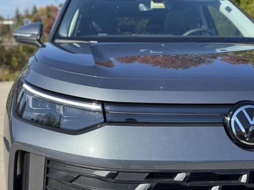 2025 Volkswagen Tiguan 2.0T SE 4MOTION