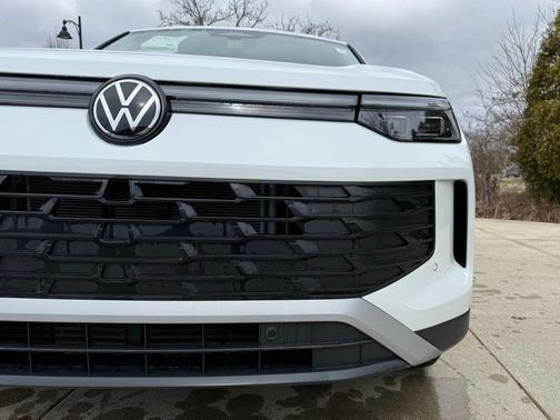 White 2026 Volkswagen Tiguan 2.0T SE 4MOTION