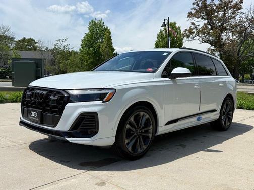Glacier White Metallic 2026 Audi Q7 55 Premium Plus