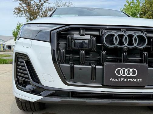 Glacier White Metallic 2026 Audi Q7 45 Premium