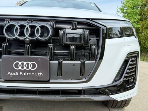 Glacier White Metallic 2026 Audi Q7 45 Premium