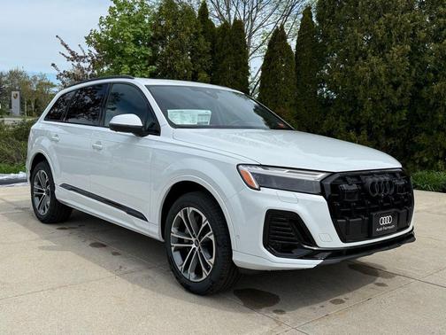 Glacier White Metallic 2026 Audi Q7 45 Premium