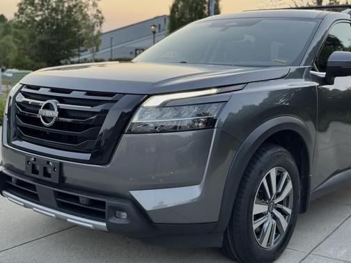 2022 Nissan Pathfinder SL 4WD