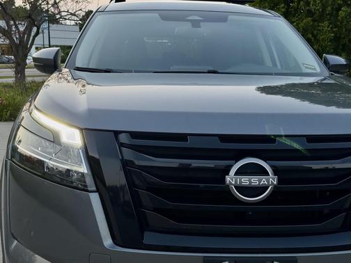 2022 Nissan Pathfinder SL 4WD