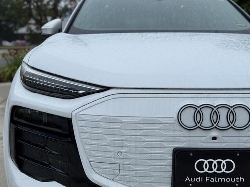 2025 Audi Q6 e-tron Premium Plus quattro