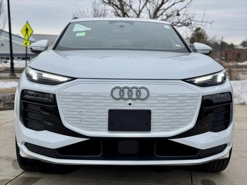 2025 Audi Q6 e-tron Premium Plus quattro
