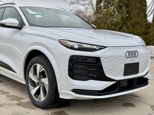 2025 Audi Q6 e-tron Premium Plus quattro
