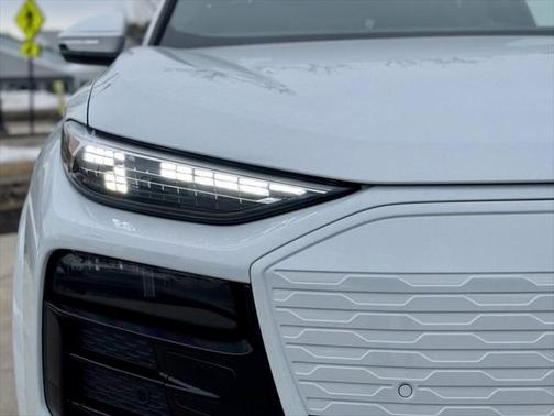 2025 Audi Q6 e-tron Premium Plus quattro
