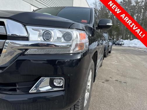 2019 Toyota Land Cruiser Base