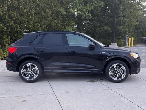 2025 Audi Q3 Premium 45 TFSI S line quattro Tiptronic
