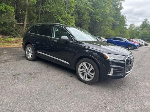 Mythos Black Metallic 2023 Audi Q7 45 Premium Plus