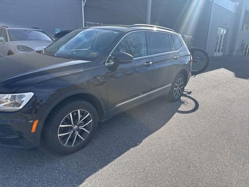 Deep Black 2020 Volkswagen Tiguan 2.0T SE 4MOTION