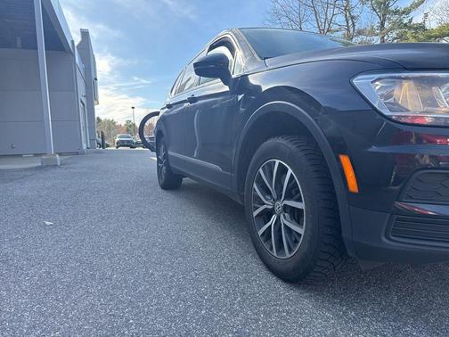 Deep Black 2020 Volkswagen Tiguan 2.0T SE 4MOTION