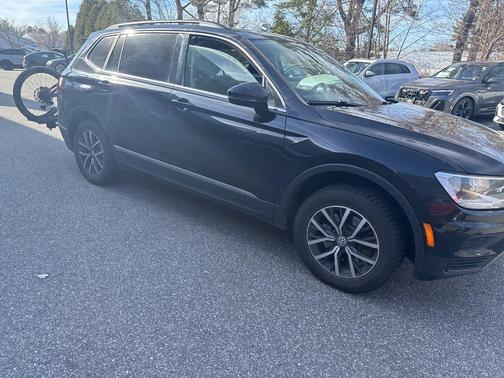 Deep Black 2020 Volkswagen Tiguan 2.0T SE 4MOTION