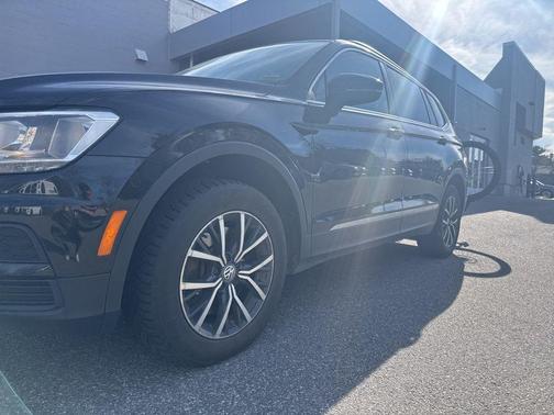 Deep Black 2020 Volkswagen Tiguan 2.0T SE 4MOTION