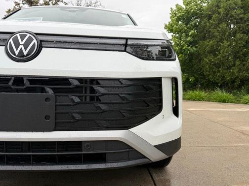 White 2026 Volkswagen Tiguan 2.0T SE 4MOTION