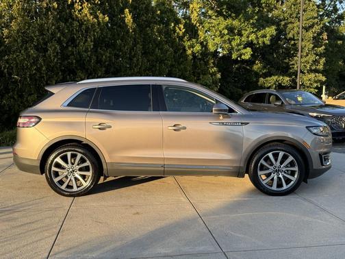 2019 Lincoln Nautilus Select