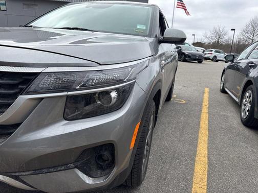 Steel Gray 2023 Kia Seltos LX