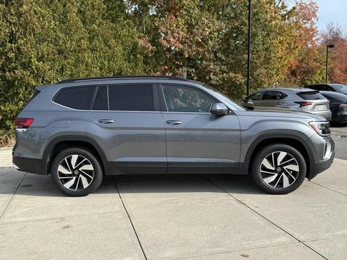 2024 Volkswagen Atlas 2.0T SE w/Technology 4MOTION