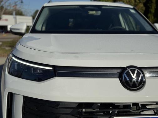2025 Volkswagen Tiguan 2.0T SE 4MOTION