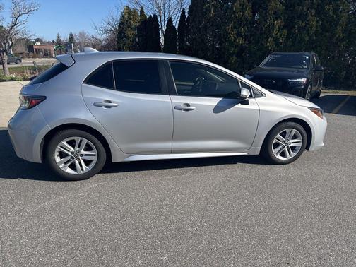Classic Silver Metallic 2021 Toyota Corolla SE