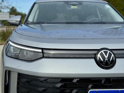 2025 Volkswagen Tiguan 2.0T SE 4MOTION