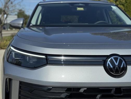 2025 Volkswagen Tiguan 2.0T SE 4MOTION