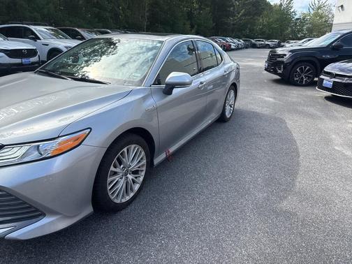 2020 Toyota Camry Hybrid XLE