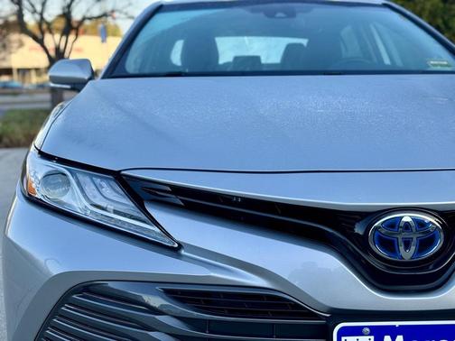2020 Toyota Camry Hybrid XLE