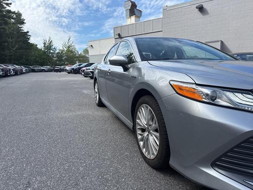 2020 Toyota Camry Hybrid XLE