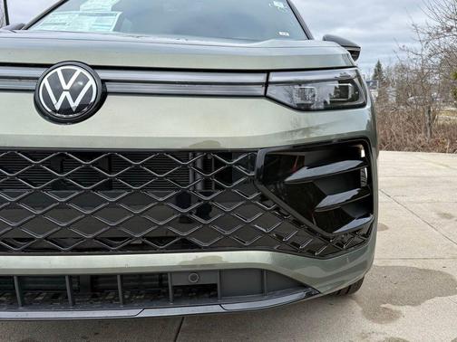 Avocado Green w/Deep Black Roof 2026 Volkswagen Tiguan 2.0T SE R-Line Black 4MOTION