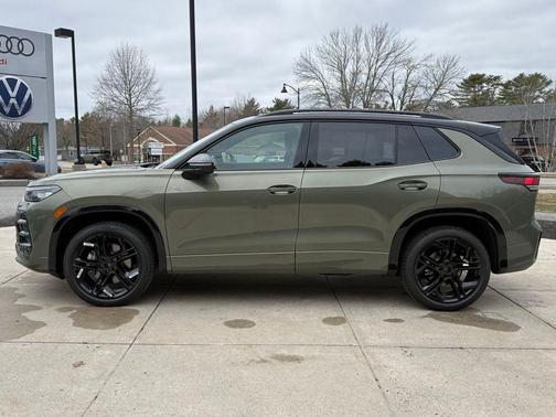 Avocado Green w/Deep Black Roof 2026 Volkswagen Tiguan 2.0T SE R-Line Black 4MOTION