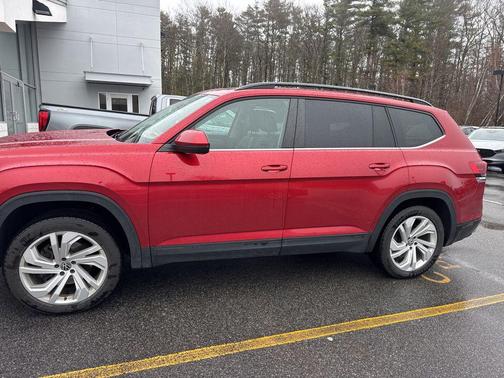 Red Metallic 2021 Volkswagen Atlas 3.6L SE w/Technology