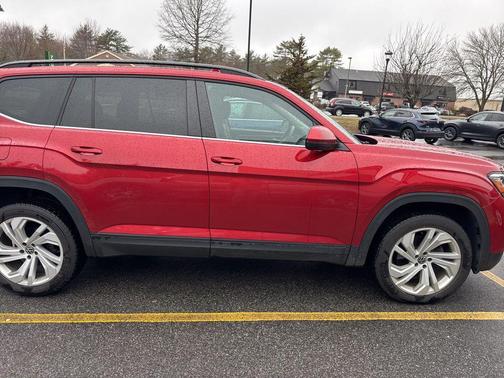 Red Metallic 2021 Volkswagen Atlas 3.6L SE w/Technology