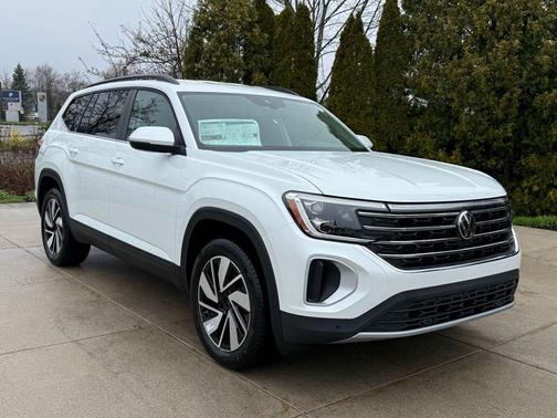 Opal White 2026 Volkswagen Atlas 2.0T SE w/Technology 4MOTION