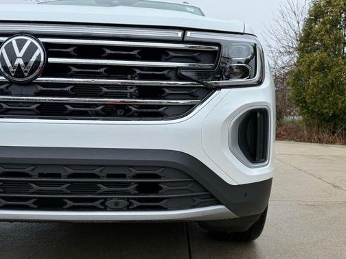 Opal White 2026 Volkswagen Atlas 2.0T SE w/Technology 4MOTION
