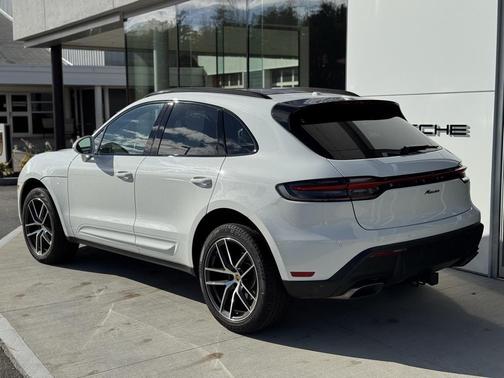 2025 Porsche Macan