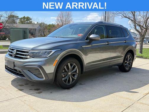 Platinum Gray Metallic 2024 Volkswagen Tiguan 2.0T SE 4MOTION