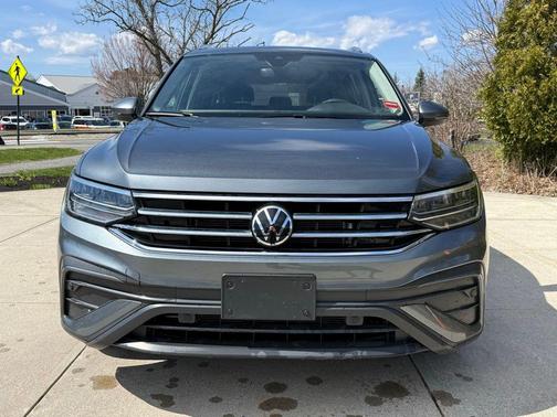 Platinum Gray Metallic 2024 Volkswagen Tiguan 2.0T SE 4MOTION