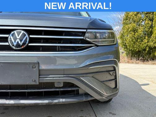 Platinum Gray Metallic 2024 Volkswagen Tiguan 2.0T SE 4MOTION