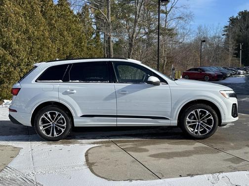 2025 Audi Q7 45 Premium