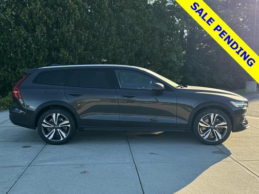 2024 Volvo V60 Cross Country B5 Plus