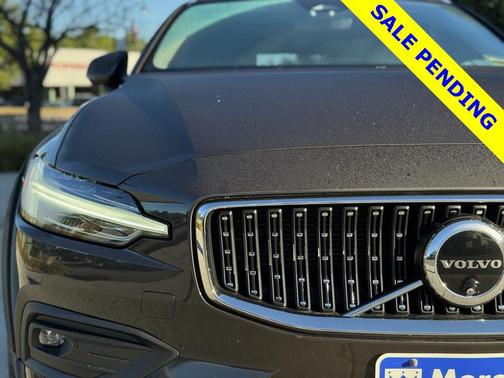 2024 Volvo V60 Cross Country B5 Plus