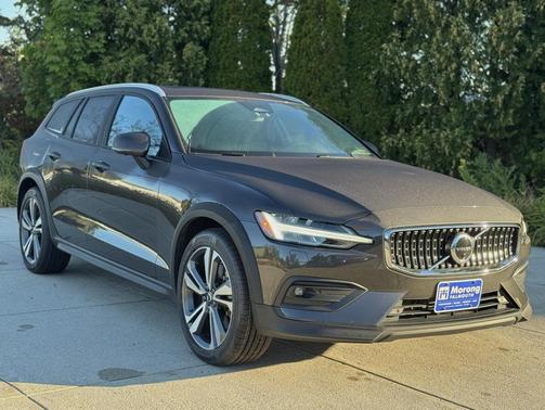 2024 Volvo V60 Cross Country B5 Plus