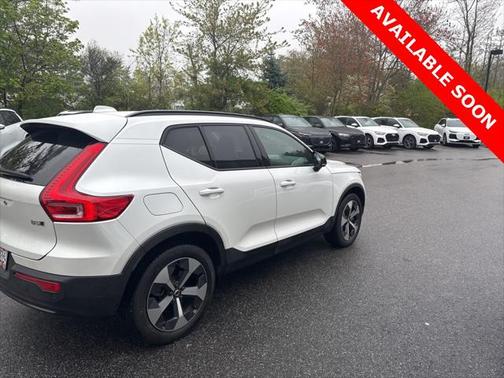 2023 Volvo XC40 B5 Plus Dark Theme