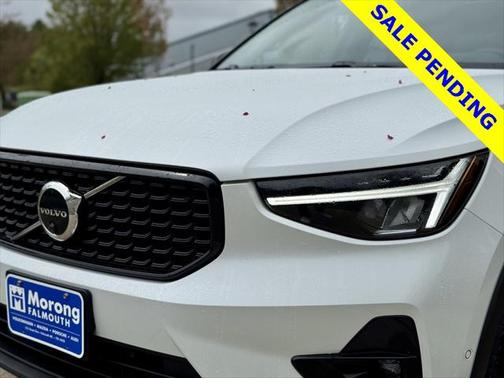 2023 Volvo XC40 B5 Plus Dark Theme