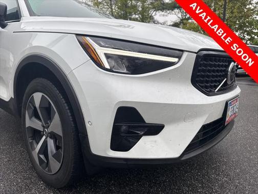 2023 Volvo XC40 B5 Plus Dark Theme